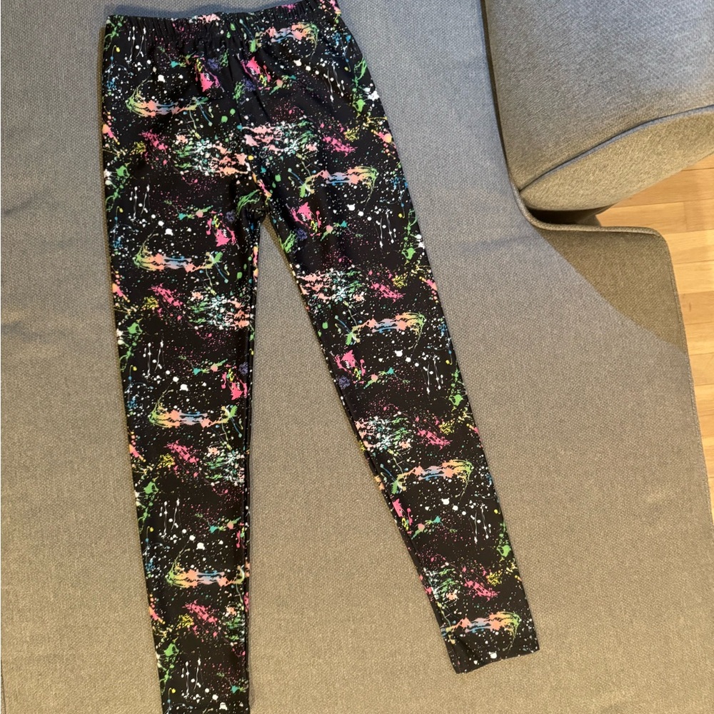 New with tags. Girls splatter leggings. Size 12/14.